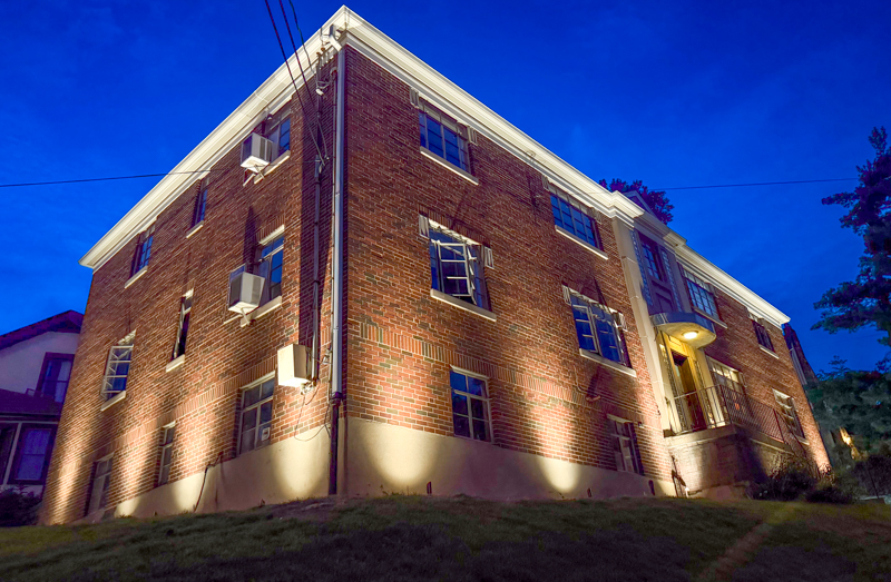 5 Commercial Landscape Lighting Tips for Property Managers