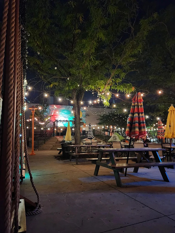 6 Outdoor Commercial Lighting Ideas